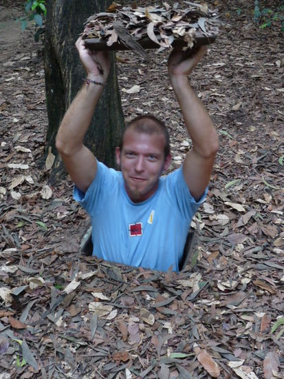 Original Tunnel. Da muss Matze ganz schoen den Bauch einziehen!!!!