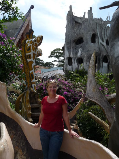 Das Crazy House von Dalat. Hat ne gewisse Aehnlichkeit mit der Architektur von Gaudi in Barcelona