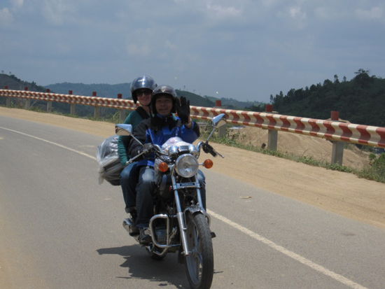 Claudia und Kenny geniessen die Fahrt