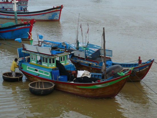 Am Hafen von Nha Trang. Typisches Fischerboot