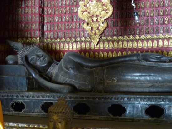 ...liegender Buddha...