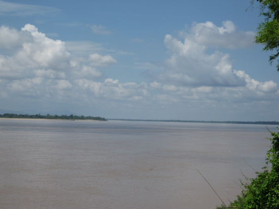 Blick von unserem Zimmer auf den Mekong und die Insel Don Daeng