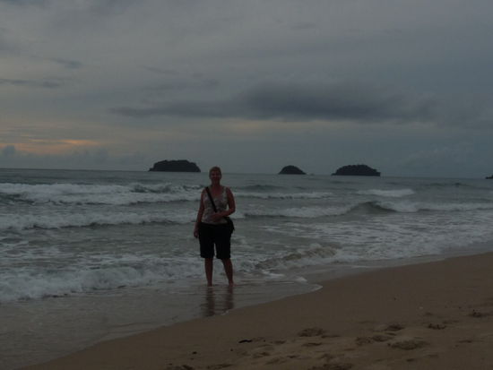 Leider wars am Lonely Beach nicht so einsam wie es aussieht. Hier ist Party angesagt. Nichts für uns!