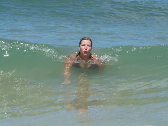 Claudia beim planschen in ca. 30° warmem Wasser