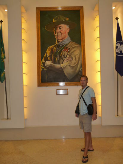 Im BP International Hotel - Matze mit dem Gründer der Pfadfinderbewegung, Lord Baden Powell