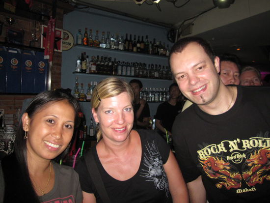 Jovelyn, Claudia und Weckes im Malones
