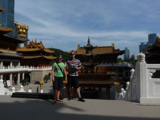 Claudia und Holger im Jing'An Temple