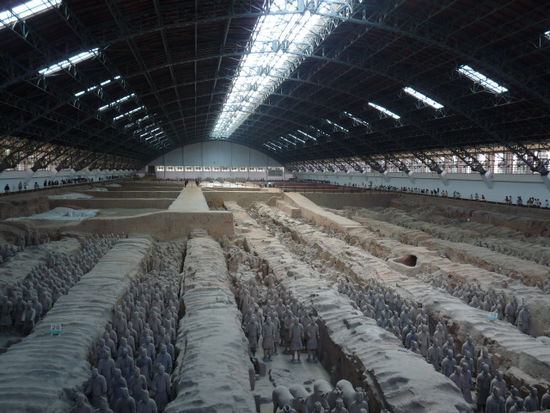 Halle 1 der Ausgrabungen. Hier sollen insgesamt ca. 6000 Soldaten und Pferde sein!!!!