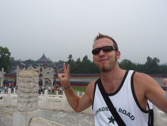 Matze in Chinesen Pose
