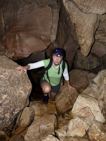 In der Hoehle beim Klettern