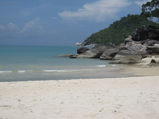 Der schoene Thong Nai Pan Beach auf Koh Phangan
