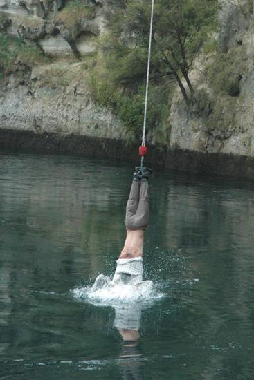 Bis zur Brust in 14 Grad kaltem Wasser. Geeeeeiiiiillllllll!!!!!!!!