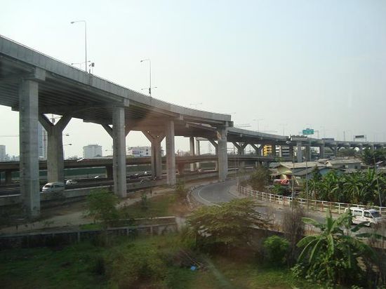 Der Skyway, damit auch mal schnell gehen kann. Kostet aber ne einfache fahrt 70THB