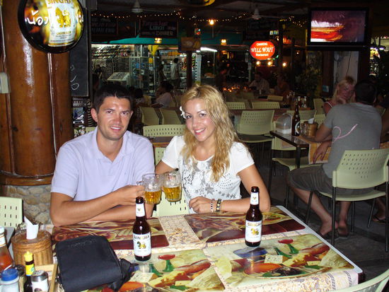 Prost! Unser letzter Abend am Meer.