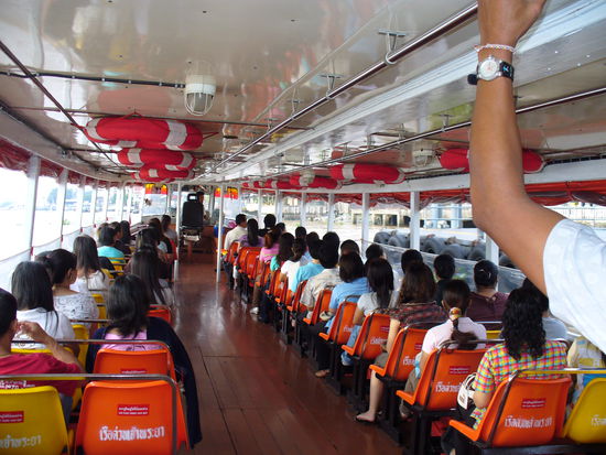 Auf dem Expressboot unterwegs.