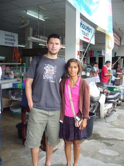 Riese Schatzi neben Mini Pejsi