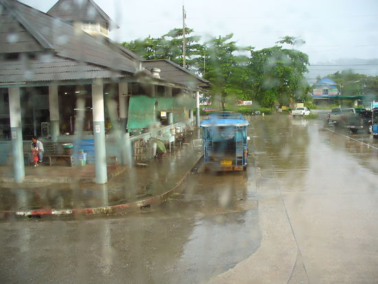 Auf dem Weg von Bankruit nach Phuket hat es ewig geregnet.