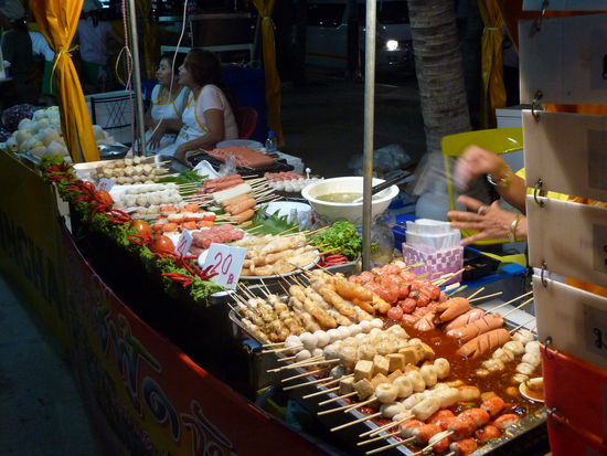 Foodmarket an der Beach - bunt und oft keine Ahnung was sich dahinter verbirgt