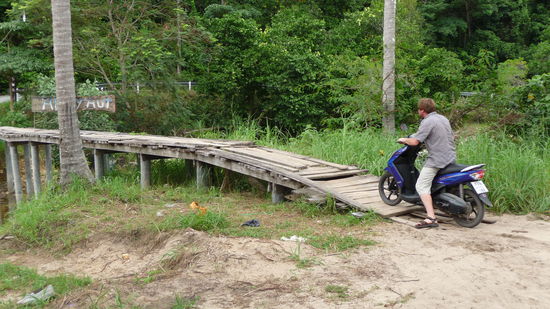 Ich und Villy..ob diese Bruecke haelt weiss man spaetestens hinterher 