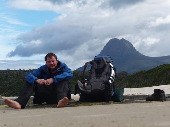 ..und weiter geht es dann entlang von traumhaften Sandstraenden. D.h. raus aus den Schuhen.