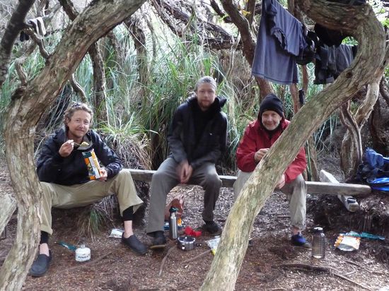 ..man trifft sich immer wieder.. hier some Walking Mates.. aus SA Mainland.