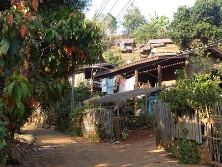 Dorf in Nordthailand. Sekundenzeiger wurden hier noch nicht erfunden.