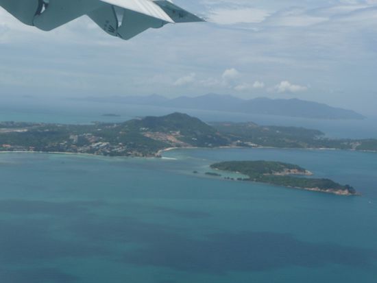 Anflug Koh Samui, zu sehen Chaweng Beach, im Hintergrund die Full Moon Party Insel koh phangan