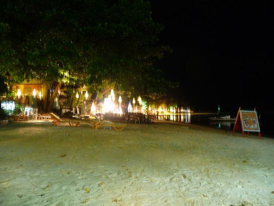 Chaweng Beach am Abend, eigentlich ganz nett, waere nicht die Band nebenan..