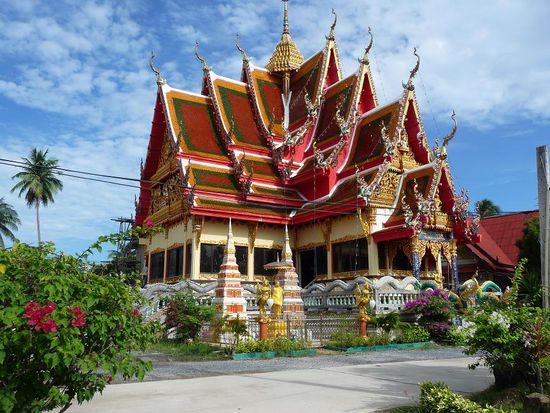 Es gibt auf Samui auch durchaus einige sehenswerte Tempelanlagen.. aber Resorts fuer Pauschaltouristen praegen das Bild der Insel