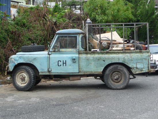 CH  - nix mit Schweiz oder so. Heisst der Owner darf das Ding nur in dem Highlands fahren (so'n ne Art Landwirtschaftszulassung)