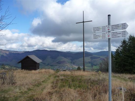 Auf dem Blössing, immerhin 1310m ü. NN. Unten liegt Bernau, da hab ich im Aug. Gleitschirmfliegen gelernt.
