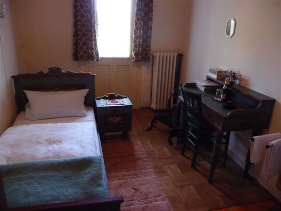 ...und hier das multimediale Zimmer. Zäpflepreis übrigens 1.70, Prost.
