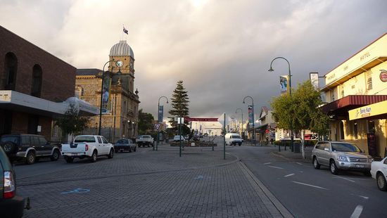 Albany - eine der groesseren Staedte in Westaustralien .. (neben Perth gibt es eigentlich nur Kaeffer 