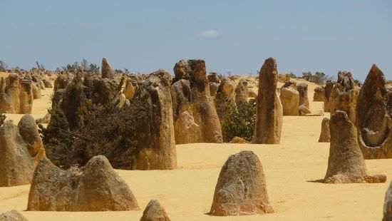 Steine im Sand. Die Pinnacles