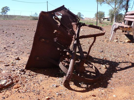 Schubkarre, Ausfuehrung Plattfuss-sicher, inkl. Entwaesserungsloecher.