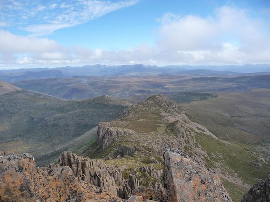 ..und so sieht es dann von oben aus. Die Landschaft wirkt fuer europ. Verhaeltnisse ein wenig surreal. Hier koennten SiFi/Fantasy-Filme gedreht werden.