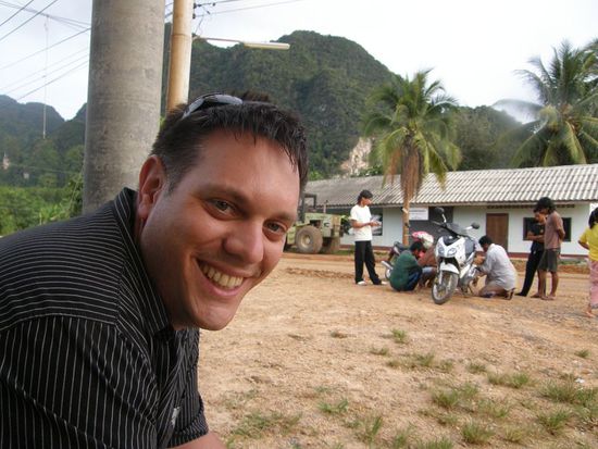 echt nett die Jungs aber leider war der Schlauch so aufgerissen - Reparatur auf die schnelle nicht möglich!