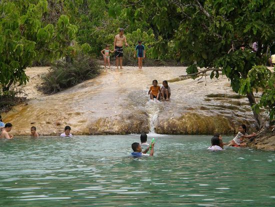 Badespass mitten im Dschungel