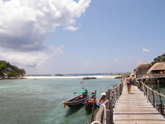 Bootssteg zur Insel Koh Nang Yuan