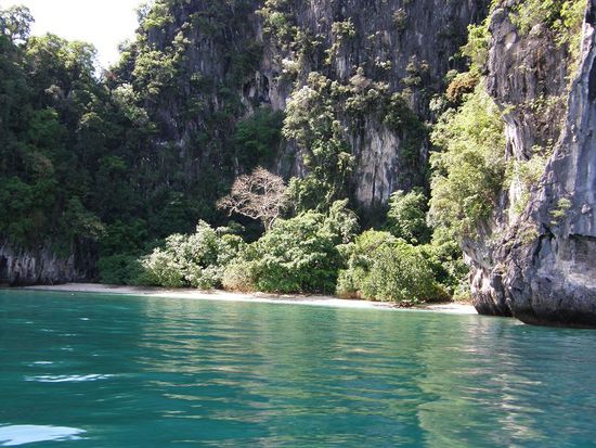 irgendwo im niergendwo - einer der zig Inseln und Strände des Koh Hong Archipels