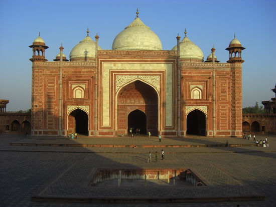 impostanter Eingang zum Taj Mahal