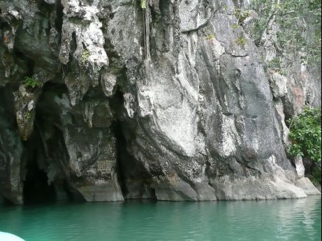 Eingang zum Underground River