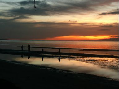 Strandspaziergang mit Nachbars Kids