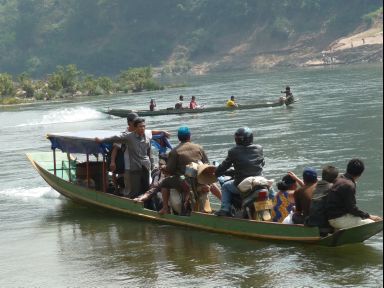 Transport auf dem Nam Ou