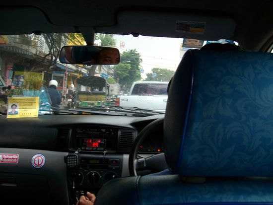 Taxi fahren -gute Moeglichkeit der Fortbewegung in BKK, dreimal gefahren und immer hat der Fahrer ohne Murrern den Taxameter angemacht ( 10km ca 2 Euro!!)