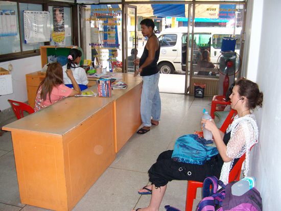 unser erstes Reisebuero - sehen alle so aus, eher noch spartanischer...