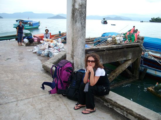 warten auf die Faehre zurueck nach Ranong