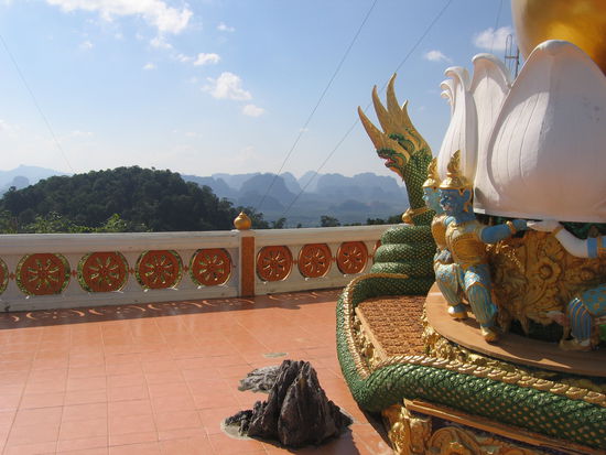 man beachte die Berge im Hintergrund, absolut genial, Aufstieg hat sich gelohnt, auch wenn die Beine jetzt, wo ich hier in e internet-Bude sitze butterweich sind...