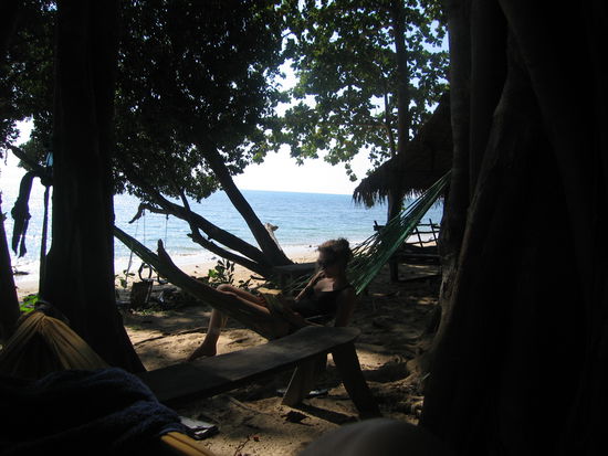 auf der Skala zur Trauminsel wurde ich die hier bei 90 % einordnen, wobei das eine ganz persoenliche Mienung ist, wir haben auch Leute getroffen, die nach einer Nacht wieder weitergefahren sind...bei schlechtem Wetter kann's auch ganz schoen trist wirken...und rumherum is nich viel, Pu Village zu fuss ca. 1,5h