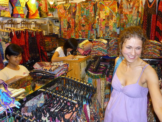 eigentlich wollte ich das Kapitel ja mit " eine grosse Tuete voll Stoff und Nadia ist sofort high" ueberschreiben - jetzt haette jeder gewusst, wie es gemeint gewesen waere